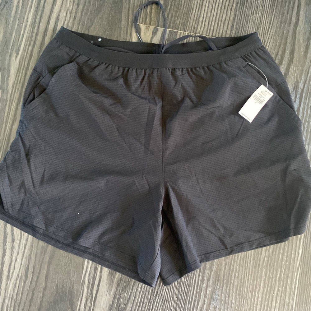 NWT🍍OLD NAVY ACTIVE SHORTS🍍size small🍍D-1